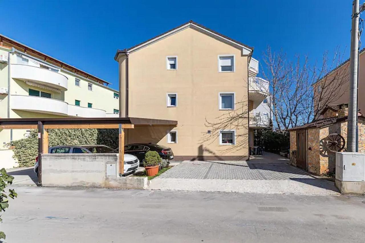 Apartments With A Parking Space Kastel Luksic, Kastela - 22071 Dış mekan fotoğraf