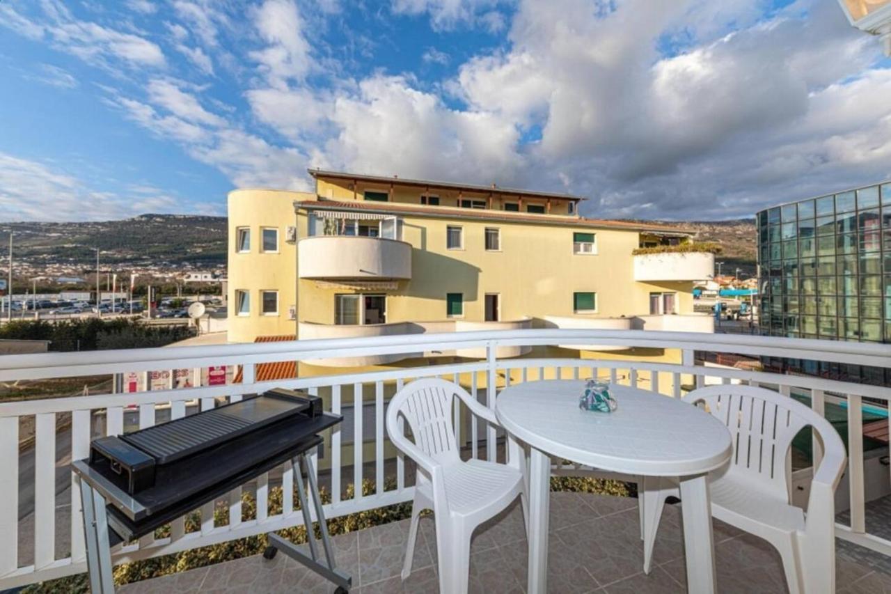 Apartments With A Parking Space Kastel Luksic, Kastela - 22071 Dış mekan fotoğraf