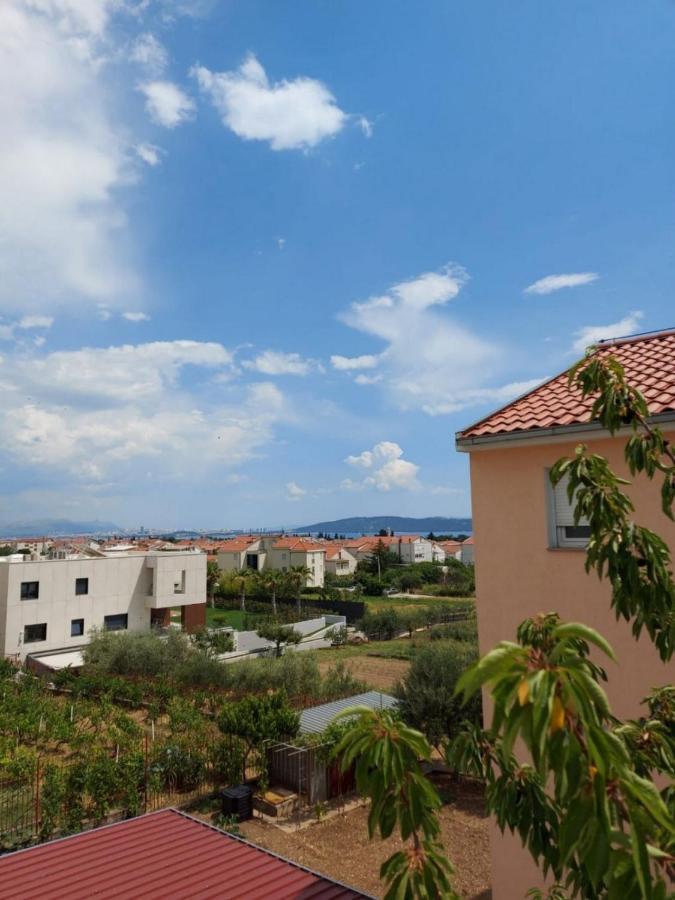 Apartments With A Parking Space Kastel Luksic, Kastela - 22071 Dış mekan fotoğraf